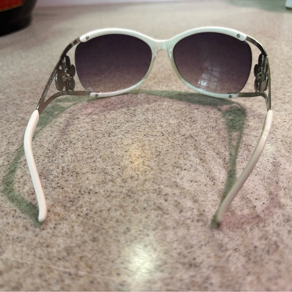 Jimmy Crystal Round Black & White Frame Sunglasses
w/Swarovski, Style# GL949 NEW main image 4